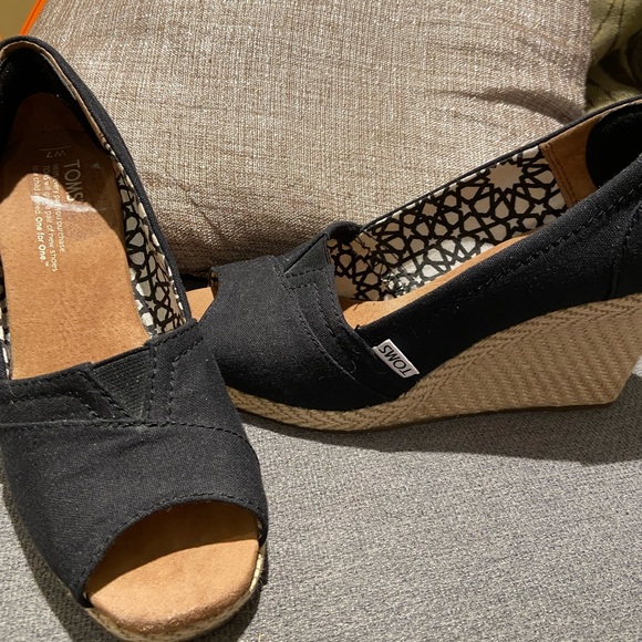 TOMS wedges - size 7W